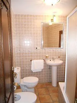 מלון קפיליירה Hostal Rural Poqueira